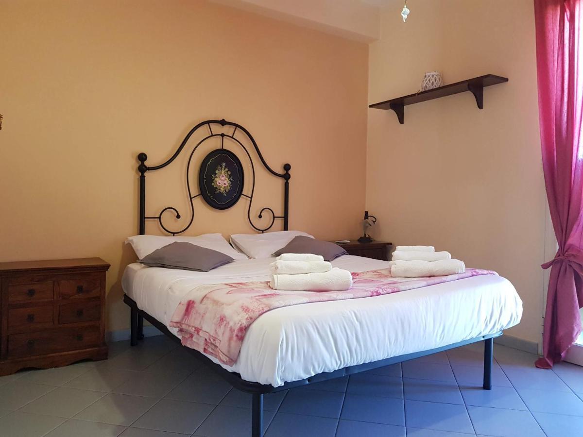 Il Tuppo - Al Centro In Cima Apartman Messina Kültér fotó